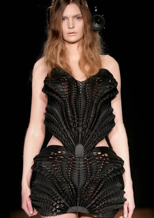 iris van herpen 3d printed fashion 2
